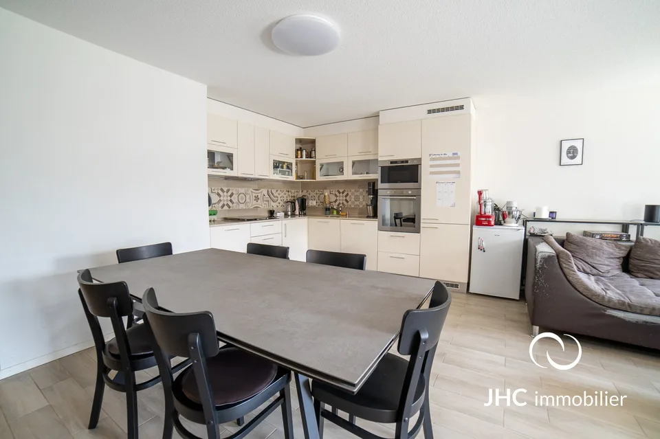Appartement moderne de 3.5 pièces avec balcon et deux places de parc au cœur du village de Vouvry