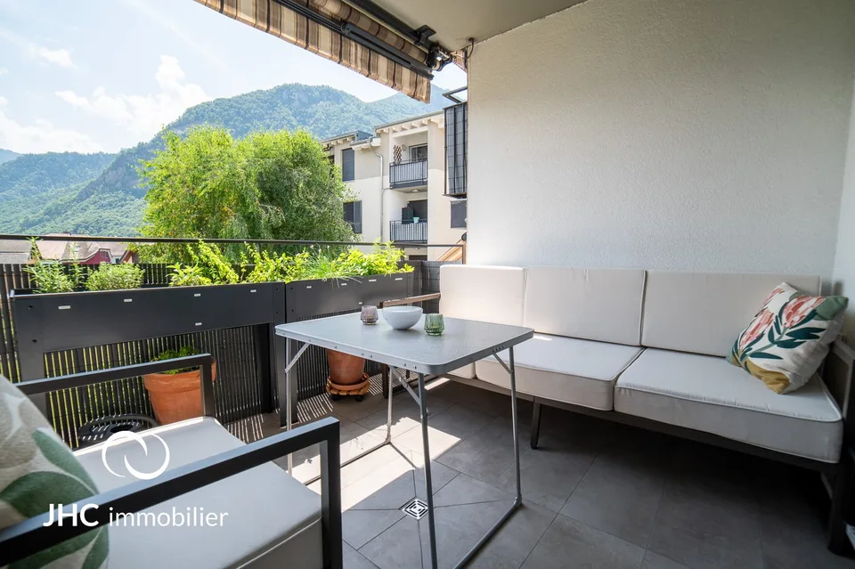 Appartement moderne de 3.5 pièces avec balcon et deux places de parc au cœur du village de Vouvry