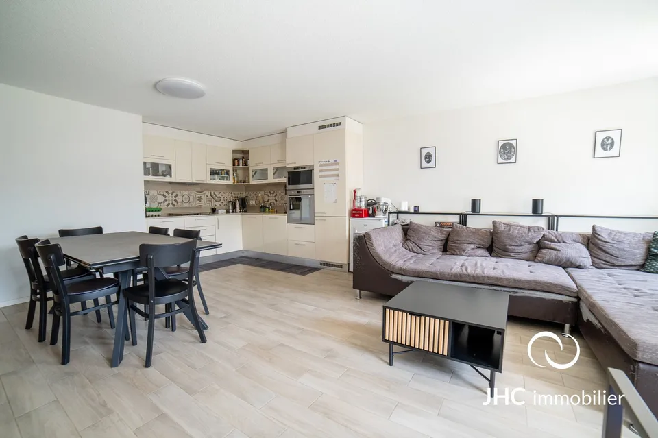 Appartement moderne de 3.5 pièces avec balcon et deux places de parc au cœur du village de Vouvry
