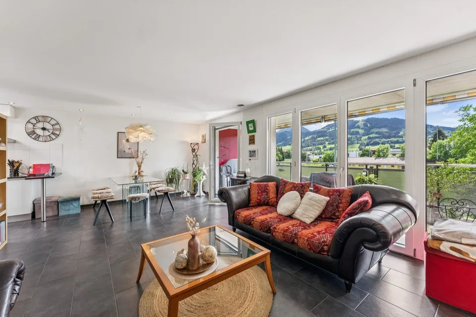 Bello appartamento di 3.5 locali con balcone di 18 m² a La Tour-de-Trême