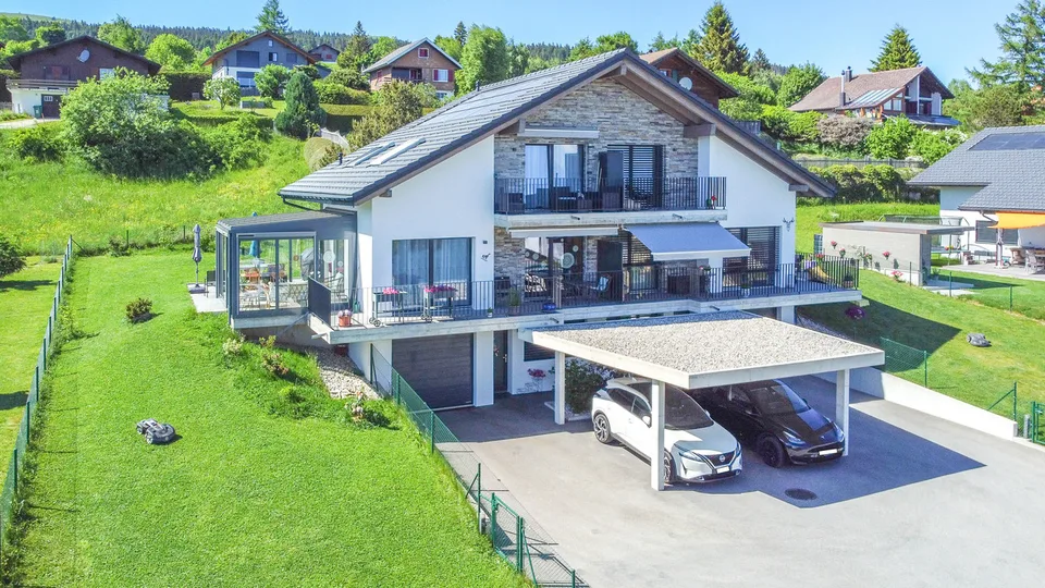 Maison mitoyenne de 5.5 pces avec véranda, garage et couvert