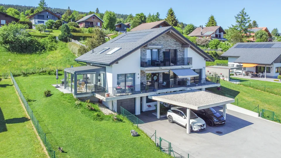 Casa a schiera di 5.5 locali con veranda, garage e coperto
