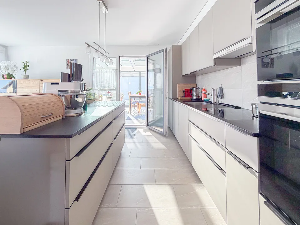 Einfamilienhaus mit 5.5 Zimmern, Veranda, Garage und Carport – Foto 6 von 13