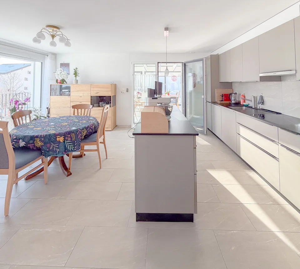 Einfamilienhaus mit 5.5 Zimmern, Veranda, Garage und Carport – Foto 8 von 13