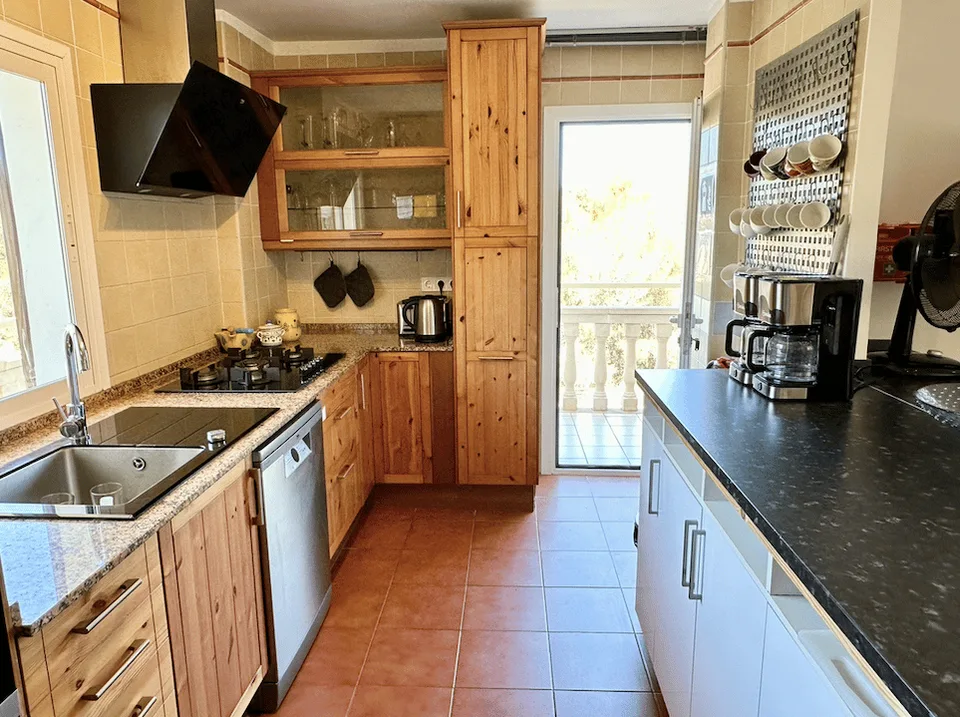 Proprietà fantastica con piscina e licenza di locatore per 8 persone! – foto 20 di 30