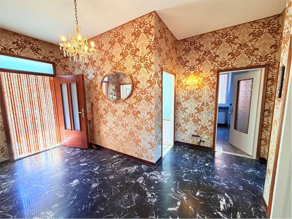 Gepflegte Villa in einer ruhigen und sonnigen Lage, nahe dem Ort