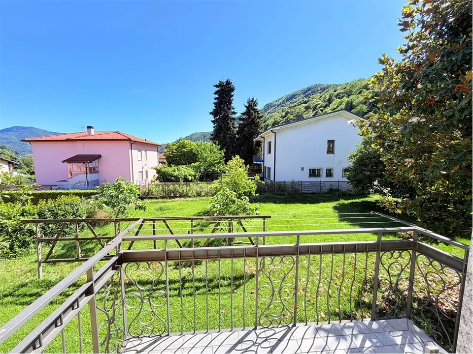 Curata villa in una posizione tranquilla e soleggiata, vicina al paese – foto 11 di 13