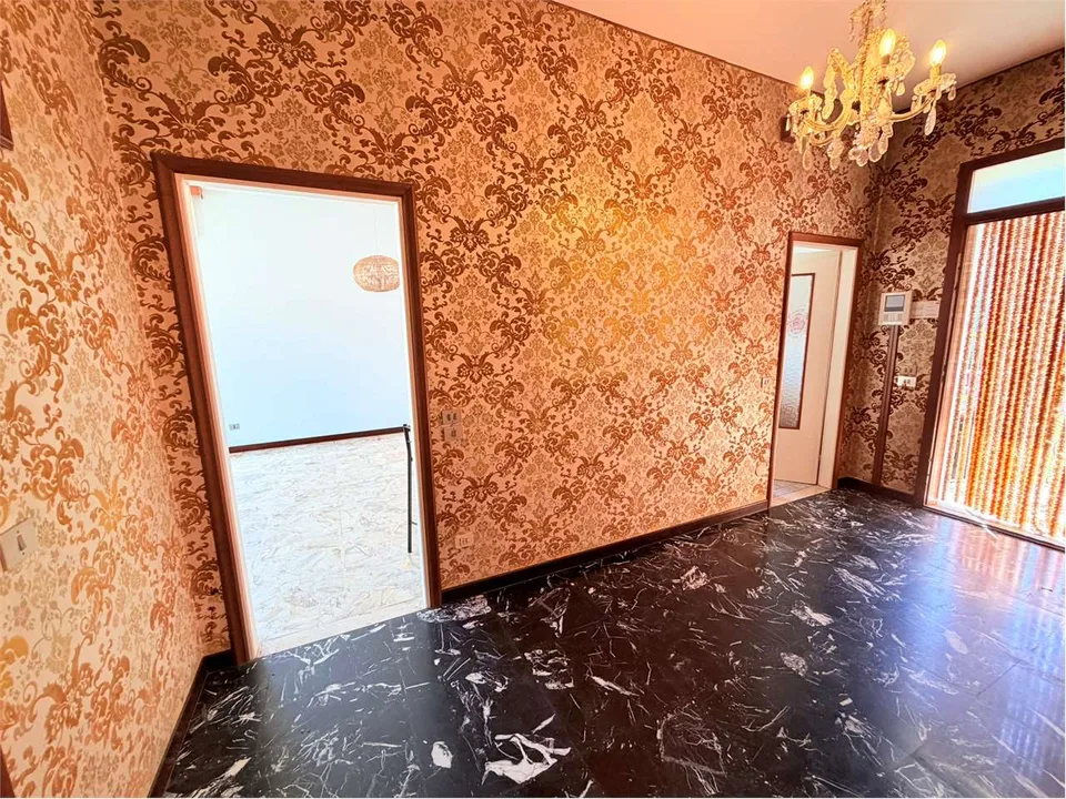 Gepflegte Villa in einer ruhigen und sonnigen Lage, nahe dem Ort