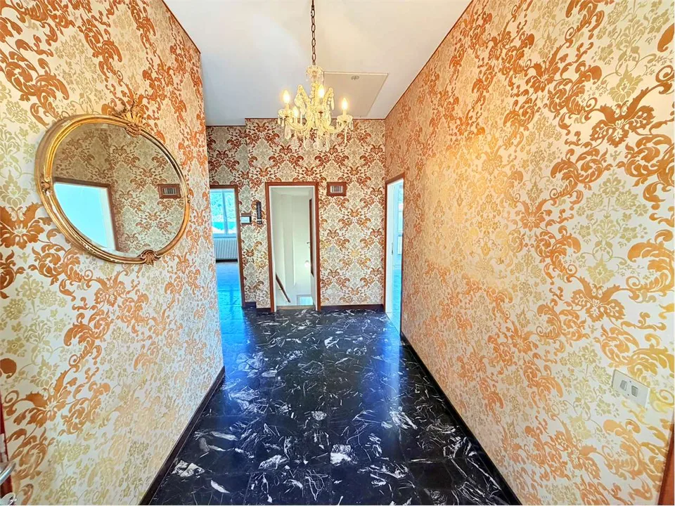 Gepflegte Villa in einer ruhigen und sonnigen Lage, nahe dem Ort