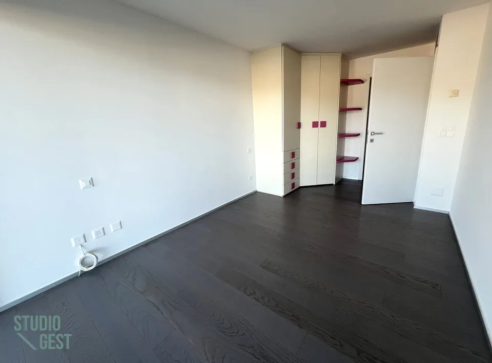 Attico di prestigio con accesso privato – foto 18 di 25