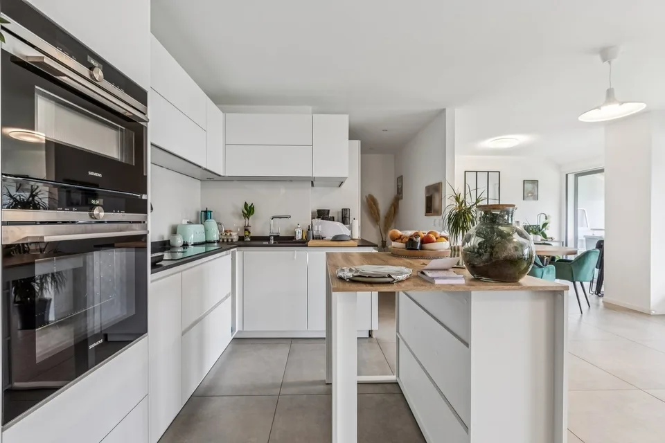 Schönes Doppelhaus, neu und geräumig