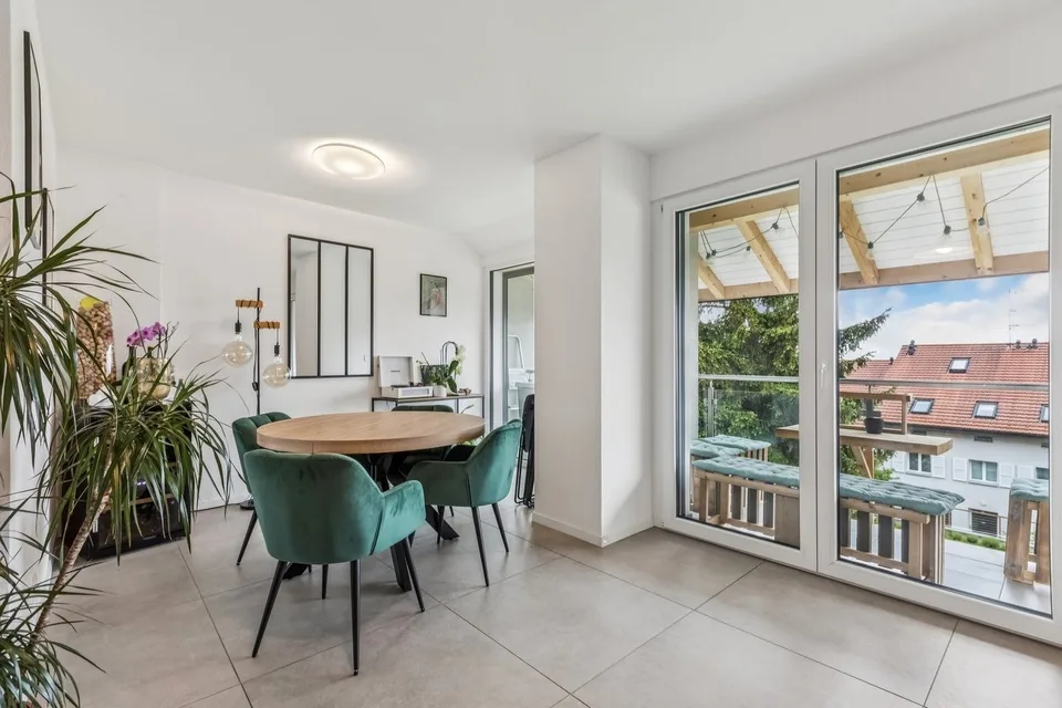 Schönes Doppelhaus, neu und geräumig