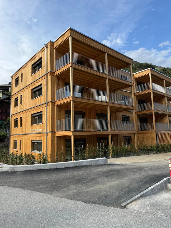 Appartamento al piano terra di nuova costruzione con 150 m2 di prato di gioco o di fiori privato
