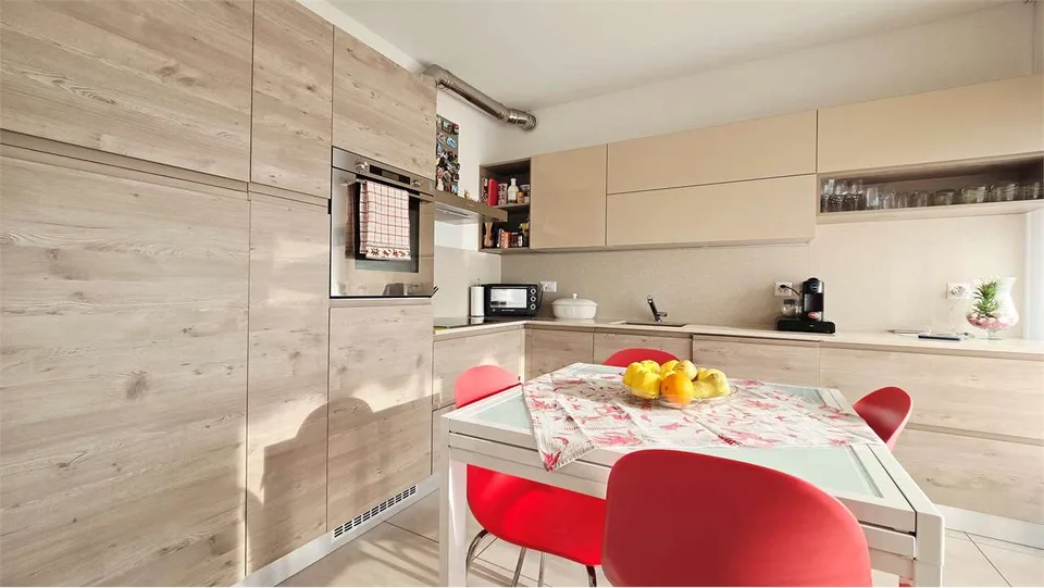 Geräumige 4.5-Zimmer-Wohnung in ruhiger und grüner Lage – Foto 8 von 13