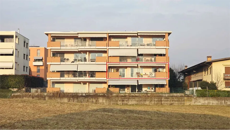 Ampio appartamento 4.5 locali in zona tranquilla e verdeggiante
