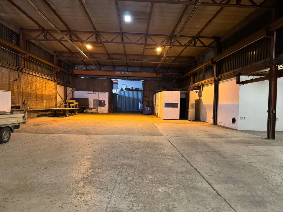 Grand entrepôt industriel à Porrentruy à louer env. 1117m2