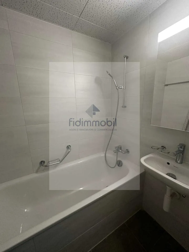 VOLLSTÄNDIG RENOVIERTE WOHNUNG IN RUHIGER LAGE – Foto 8 von 9
