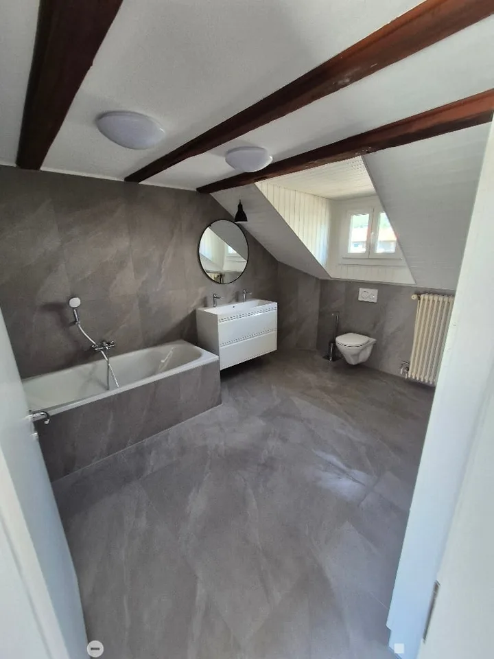Charmante 4-Zimmer-Maisonette-Wohnung mit Dachterrasse und Kamin in Biel/Bienne – sofort verfügbar!