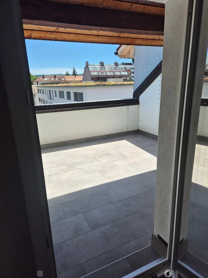Charmante 4-Zimmer-Maisonette-Wohnung mit Dachterrasse und Kamin in Biel/Bienne – sofort verfügbar!
