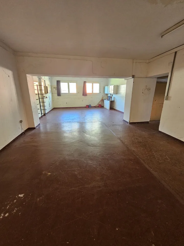 Magazzino di 70 mq al piano terra in posizione strategica – Taverne