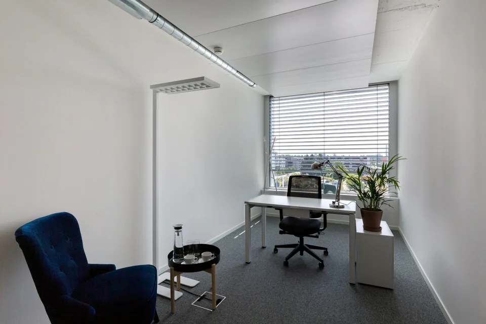 Bureau design pour 2 à Spaces Quartier de l'Étang