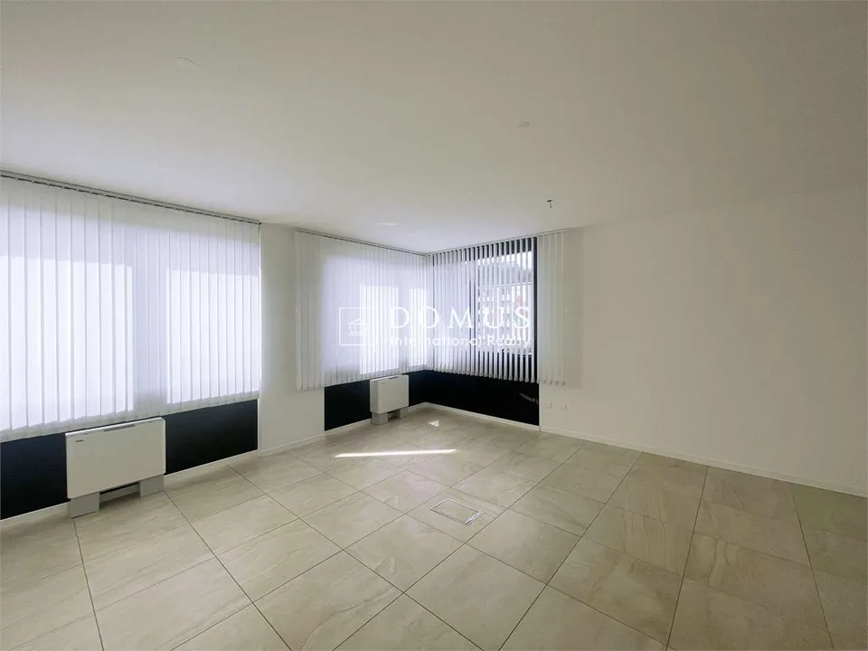 Geräumiges Büro in Geschäftsviertel