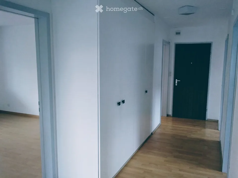 Helle, ruhige  Wohnung mit gr. Balkon an bester Lage