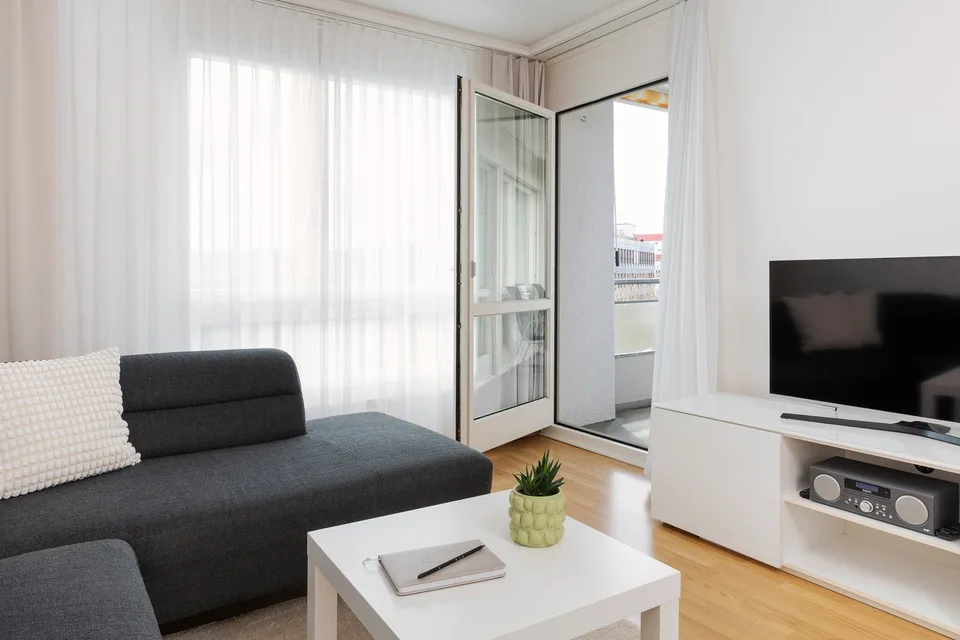 Furnished 1-bedroom Apartment / Möbliertes 2-Zimmer Apartment