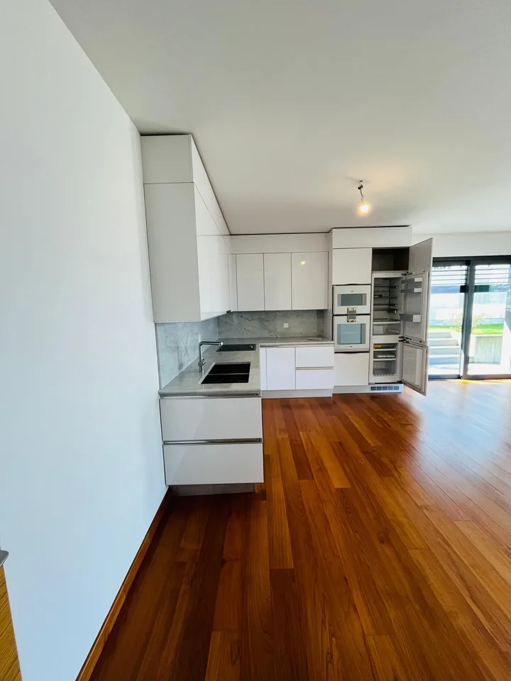 Appartement de 3,5 pièces avec jardin et vue sur le lac