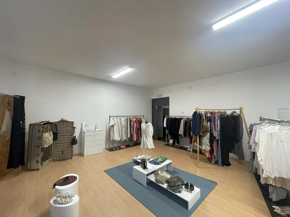 LOCALE COMMERCIALE DI 95 M2NEL CUORE DI NYON