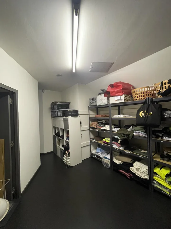 LOCALE COMMERCIALE DI 95 M2NEL CUORE DI NYON