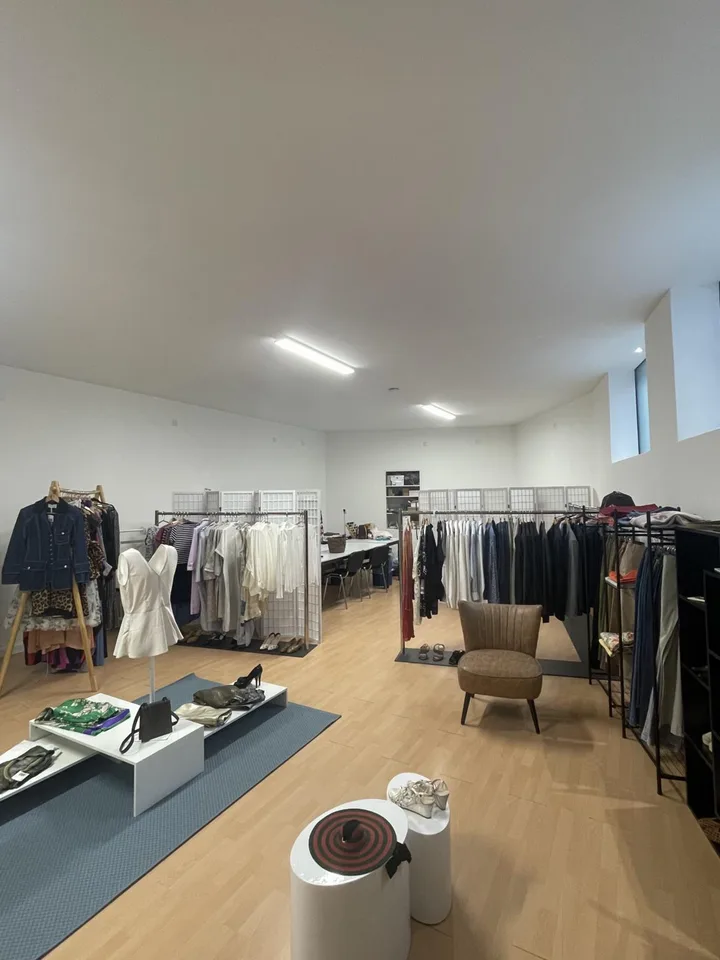 LOCALE COMMERCIALE DI 95 M2NEL CUORE DI NYON