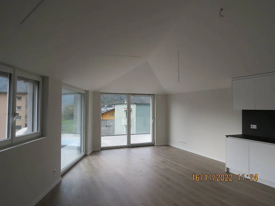 Moderno appartamento di 4 locali a Melano con giardino privato