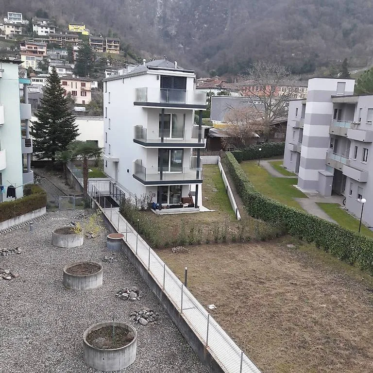 Moderno appartamento di 4 locali a Melano con giardino privato