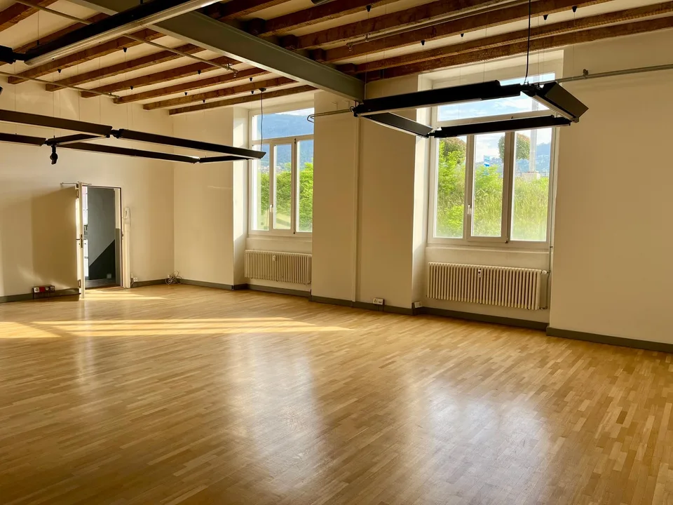 Bureau moderne dans un emplacement stratégique à Balerna