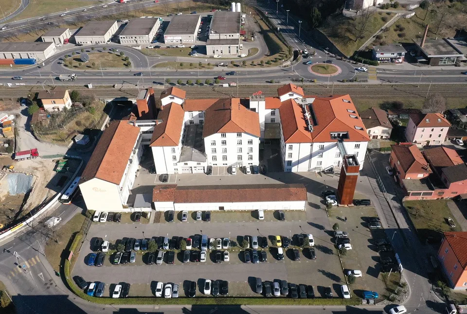 Ufficio moderno in posizione strategica a Balerna