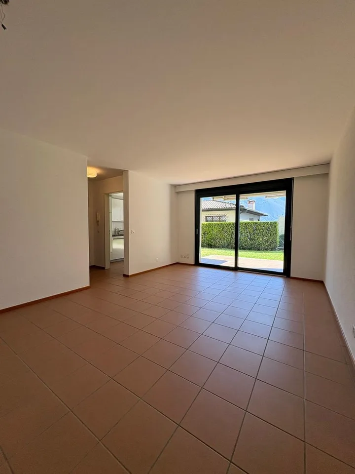 Wohnung mit 2.5 Zimmern im EG, Minusio