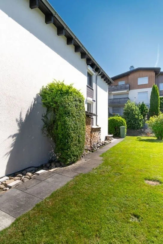 Affascinante appartamento a due piani di 3 locali in una zona tranquilla a Uetliburg SG