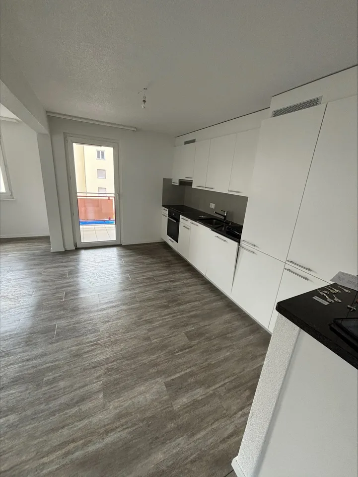 Affascinante appartamento di 3.5 locali con balcone a Fleurier