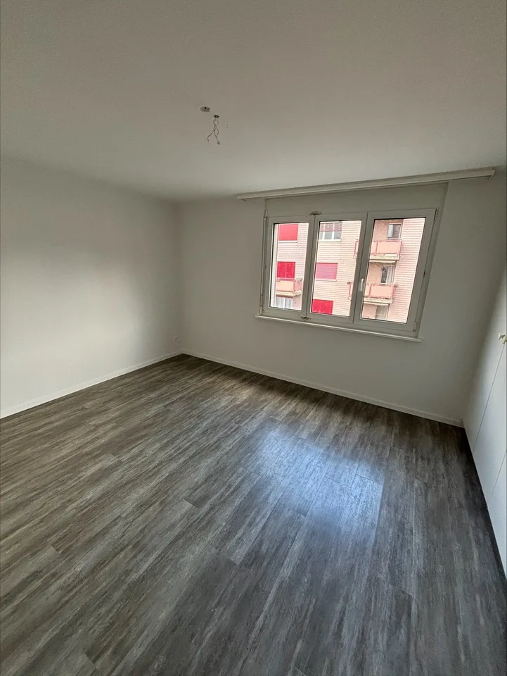 Affascinante appartamento di 3.5 locali con balcone a Fleurier