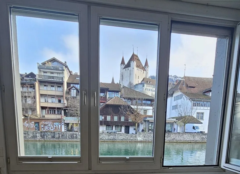 In affitto spazio commerciale a Bälliz con vista sul castello di Thun