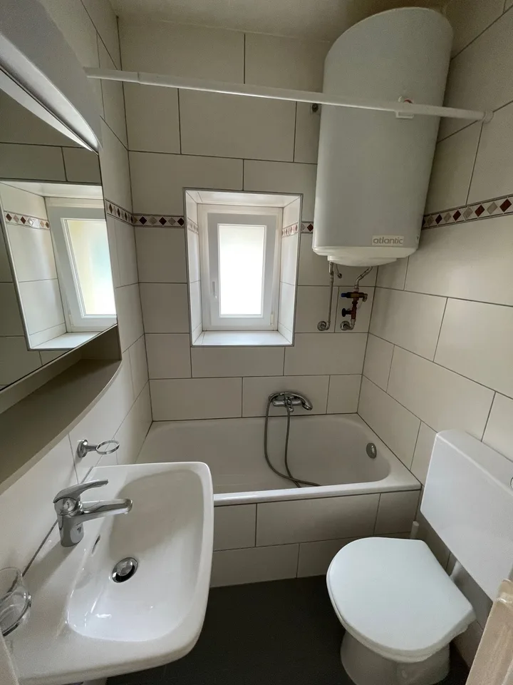 Zu vermieten: 3-Zimmer-Wohnung mit eingerichteter Küche - Baptiste-Savoye 38, St-Imier