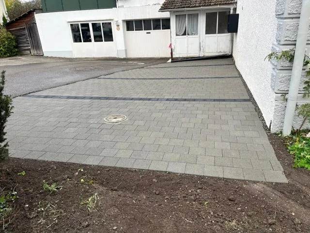 Parkplätze zu vermieten in Grüningen
