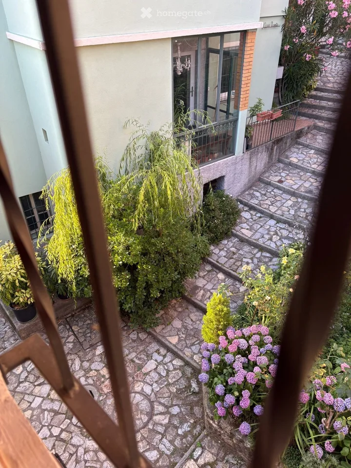 Casa bifamiliare a Aldesago