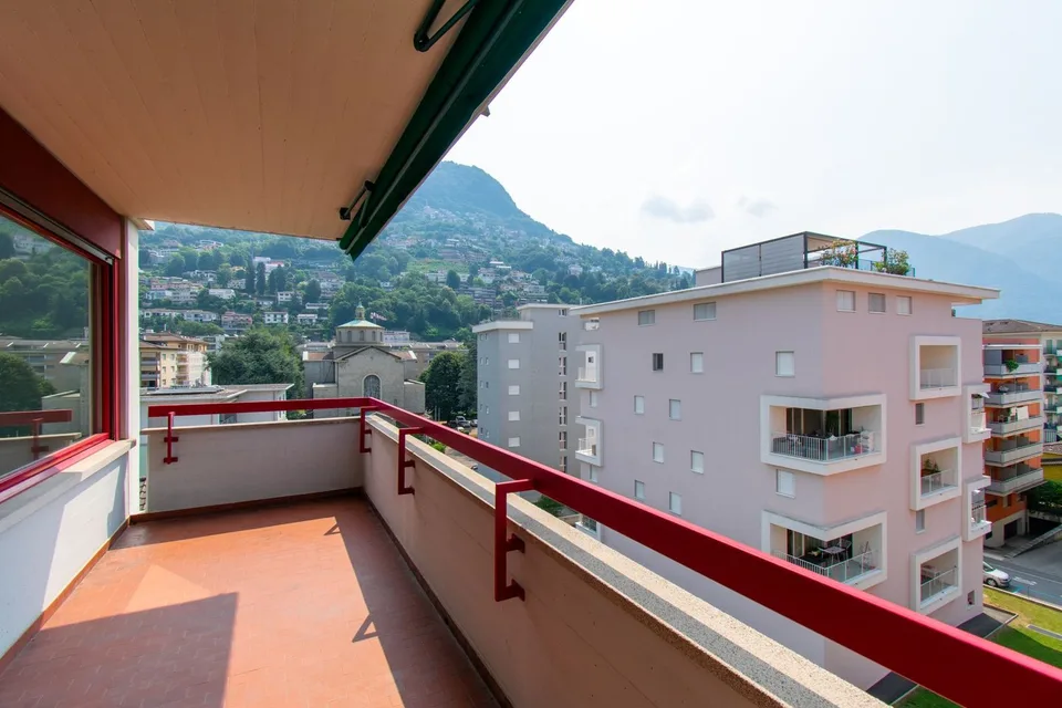 GRANDE APPARTAMENTO DI 5.5 LOCALI IN ZONA SERVITISSIMA
