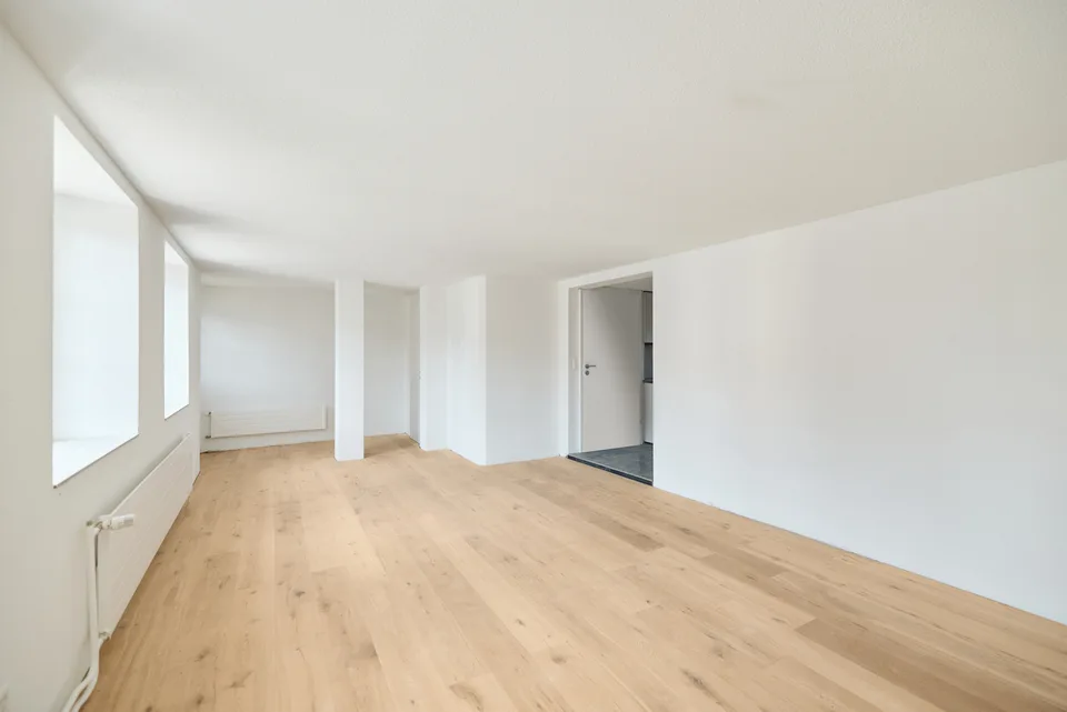 HELLE UND ZEITGEMÄSSE 2.5-ZIMMER-ERDGESCHOSSWOHNUNG