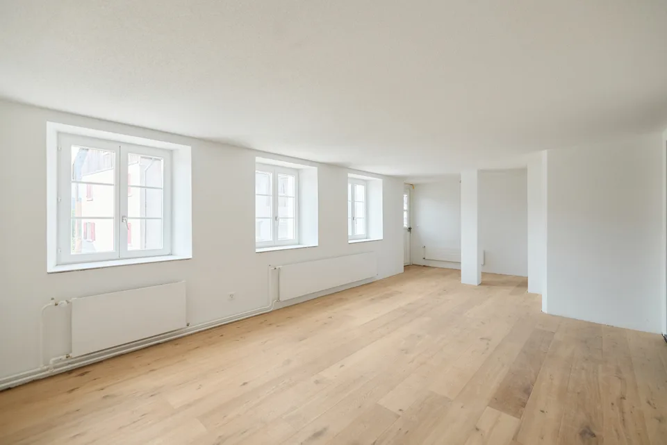 HELLE UND ZEITGEMÄSSE 2.5-ZIMMER-ERDGESCHOSSWOHNUNG