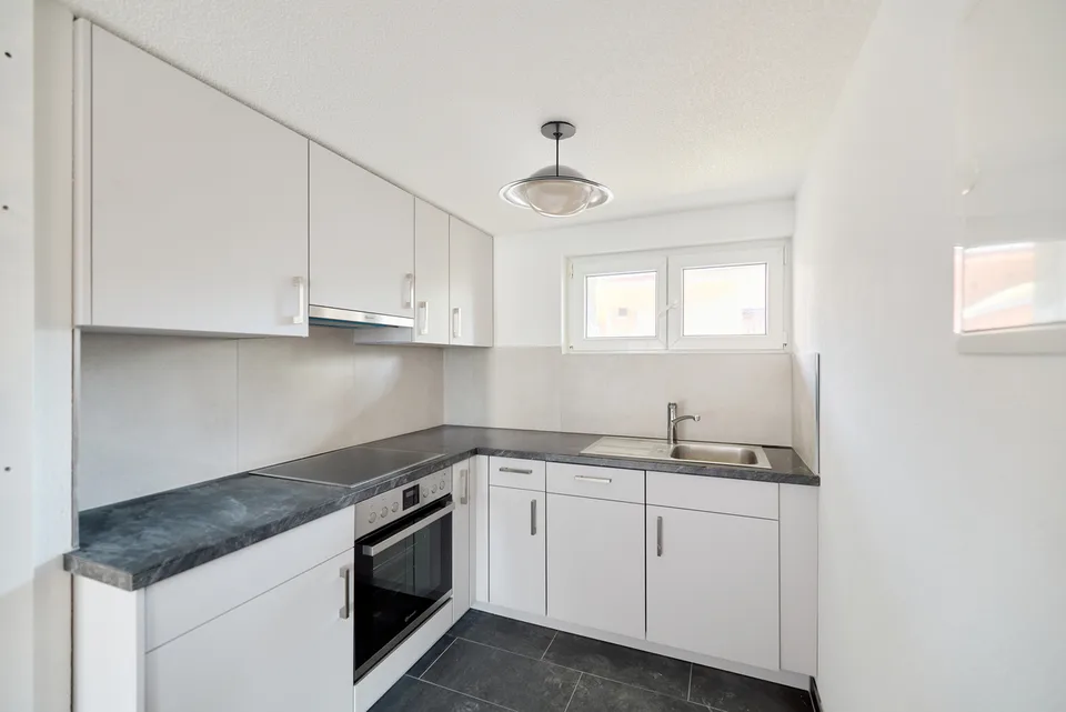HELLE UND ZEITGEMÄSSE 2.5-ZIMMER-ERDGESCHOSSWOHNUNG