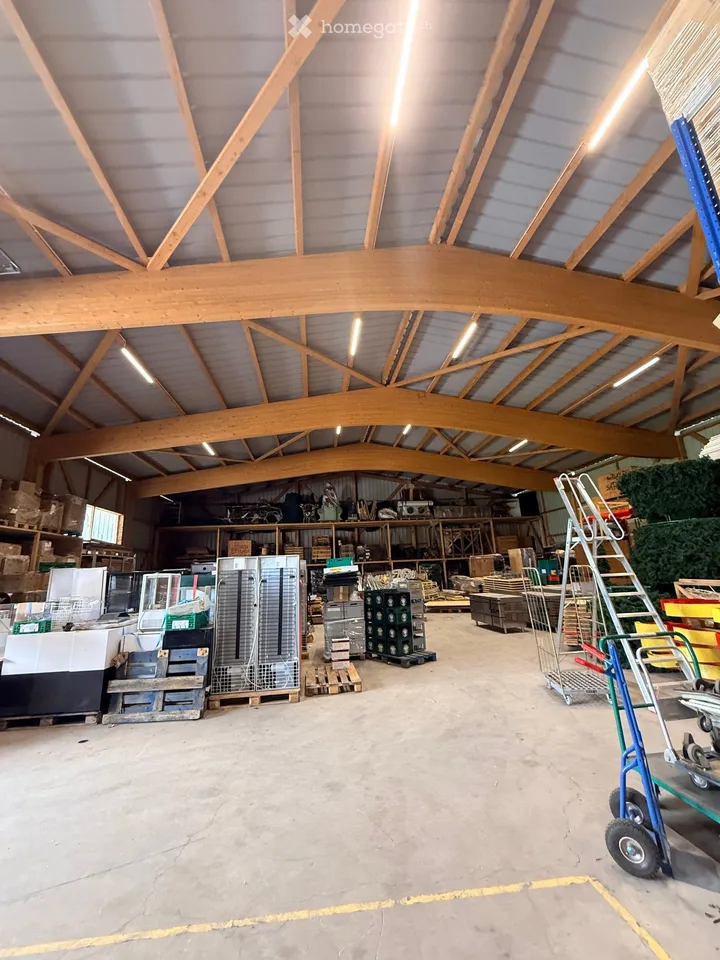 Lager-/Werkstattfläche von 1'054 m² mit großem Grundstück und Zugang für LKW