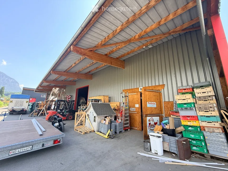 Lager-/Werkstattfläche von 1'054 m² mit großem Grundstück und Zugang für LKW